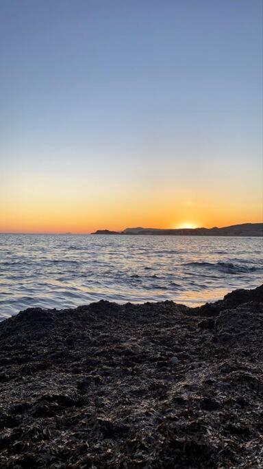 Joli Studio A 6 Min A Pied De La Plage Lägenhet Sanary-sur-Mer Exteriör bild